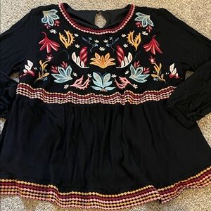 Embroidered black floral quarter sleeve L